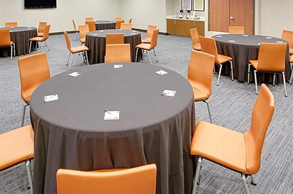 Holiday Inn Express & Suites Denton-Unt-Twu