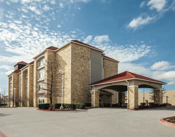 La Quinta Inn & Suites Mansfield