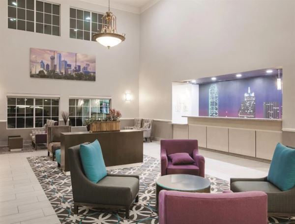 La Quinta Inn & Suites Mansfield