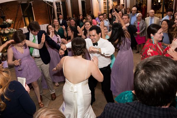 Digital Music & Entertainment DJ/Photo Booth Services