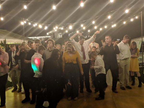 Thomas Hinds Entertainment - DJ/MC, Photo Booth, & Lighting