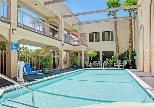 The Baymont Inn & Suites - LAX/Lawndale