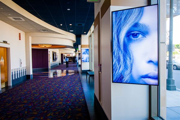 Regal Cinemas L.A. LIVE Stadium 14