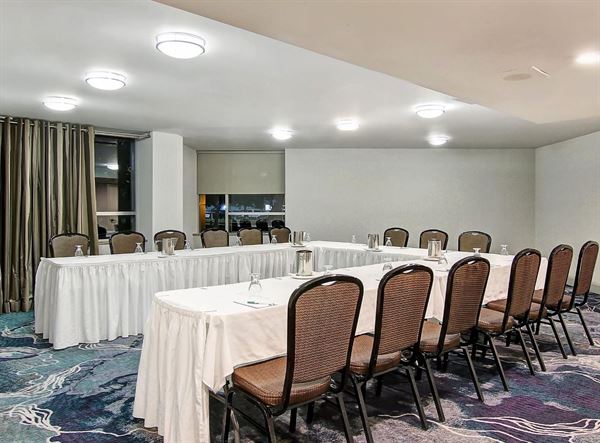 Holiday Inn Oakville (Centre)