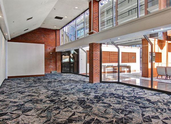 Holiday Inn Oakville (Centre)