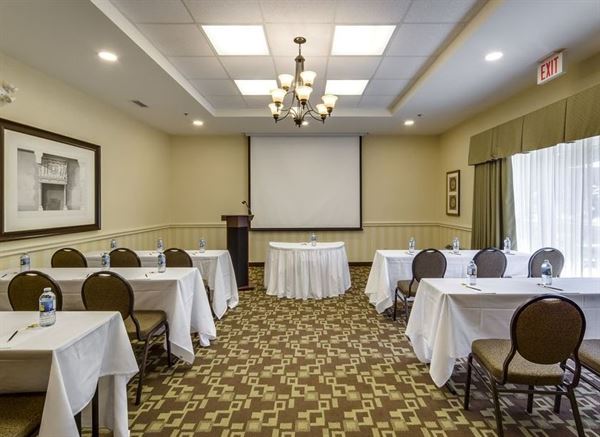 Monte Carlo Inn Barrie Suites