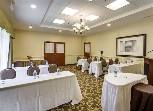 Monte Carlo Inn Barrie Suites