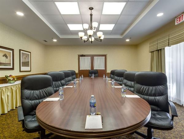 Monte Carlo Inn Barrie Suites