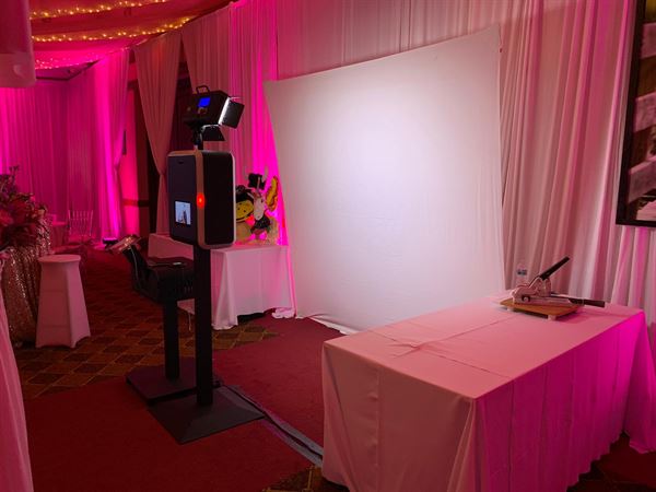 Cocktail Hour Entertainment