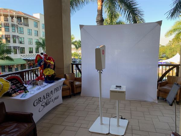 Cocktail Hour Entertainment