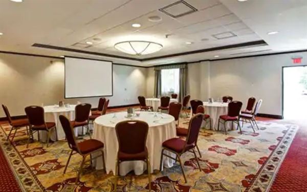Homewood Suites by Hilton Toronto Airport Corporate Centre