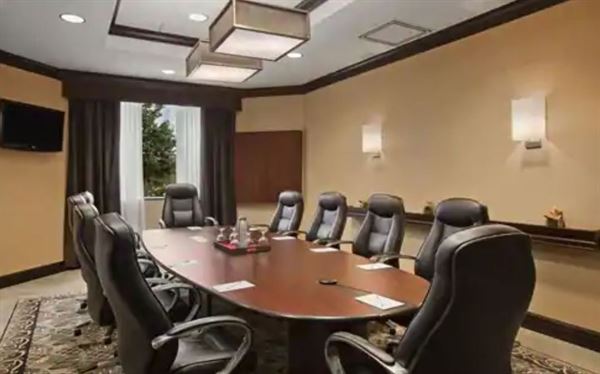 Homewood Suites by Hilton Toronto Airport Corporate Centre
