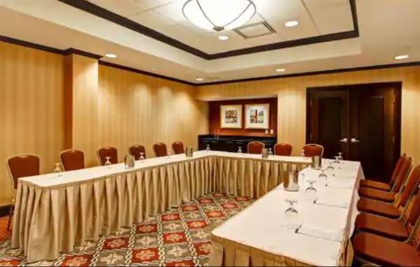 Homewood Suites by Hilton Toronto Airport Corporate Centre