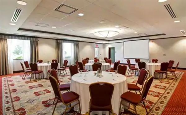 Homewood Suites by Hilton Toronto Airport Corporate Centre