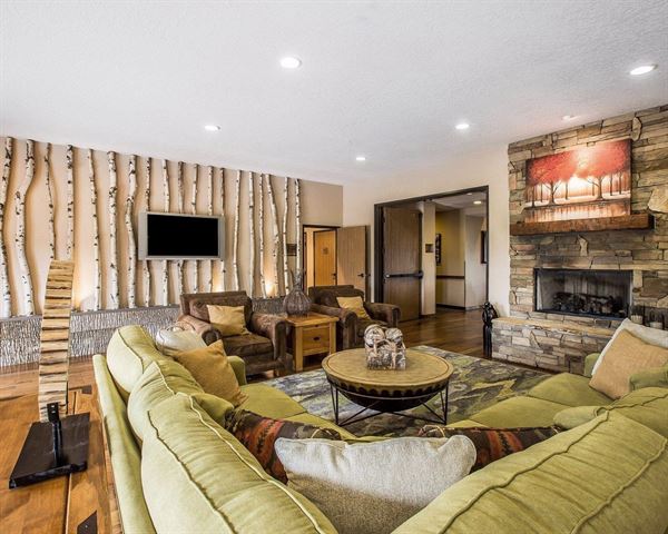 The Comfort Inn & Suites