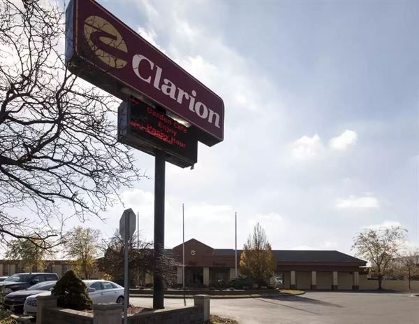 Clarion Hotel Detroit Metro Airport