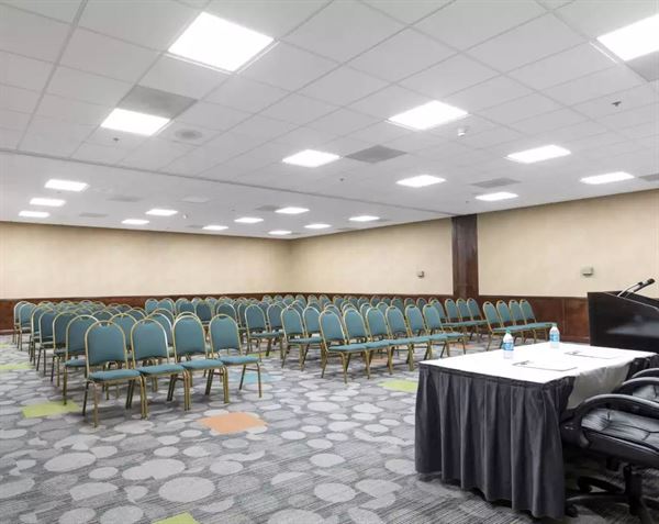 Clarion Hotel Detroit Metro Airport