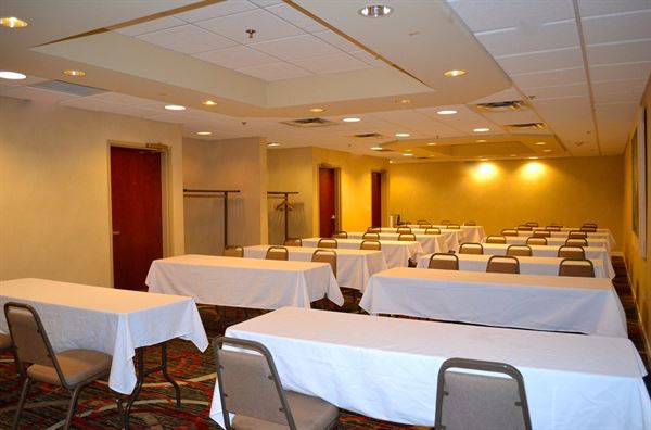 Holiday Inn Express & Suites Waterford