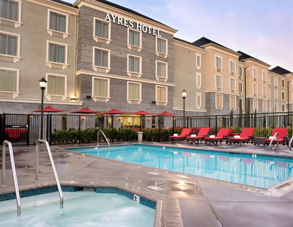 Ayres Hotel - Fountain Valley