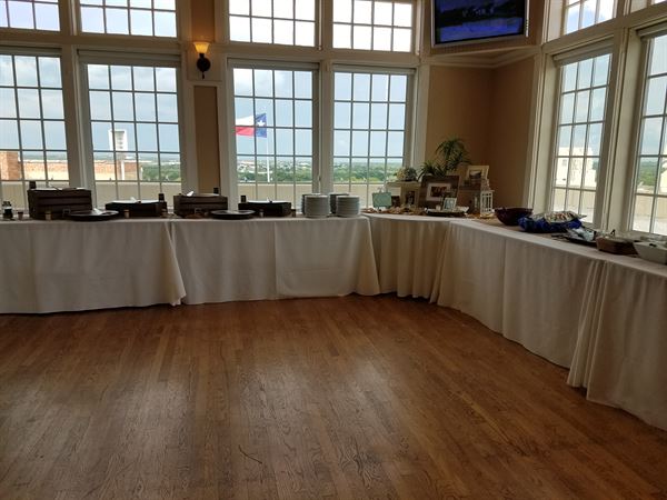 Connellee Hotel & Civic Center