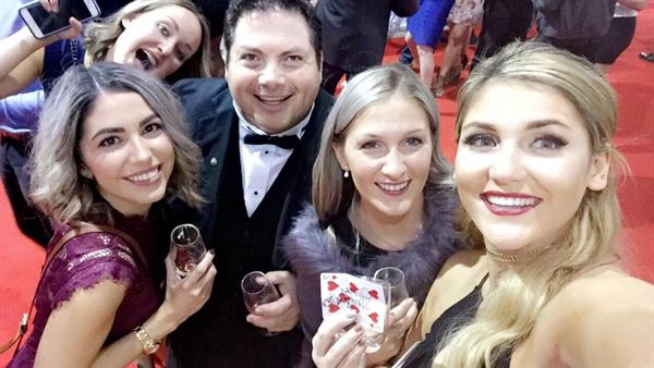 CORPORATE MAGICIAN BILL PETERSON