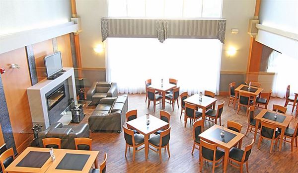 Holiday Inn Express & Suites Calgary South-Macleod Trail S