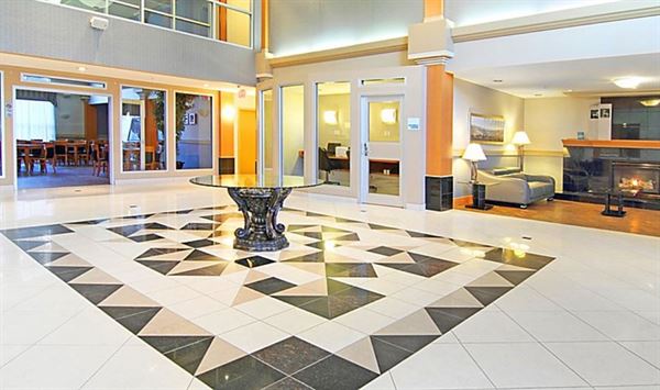 Holiday Inn Express & Suites Calgary South-Macleod Trail S