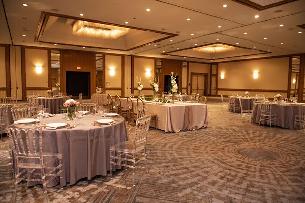 DoubleTree by Hilton Tulsa - Warren Place