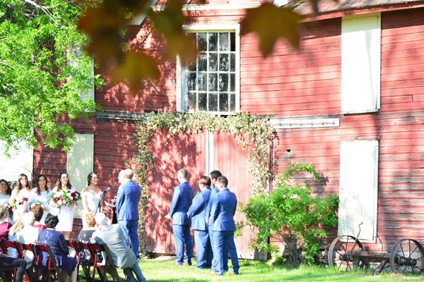 Hop & Vine Inn (Lodging+Events)