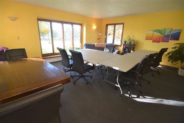 Hop & Vine Inn (Lodging+Events)