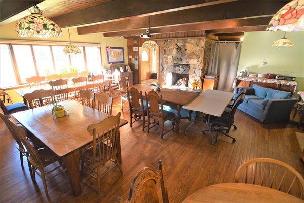 Hop & Vine Inn (Lodging+Events)