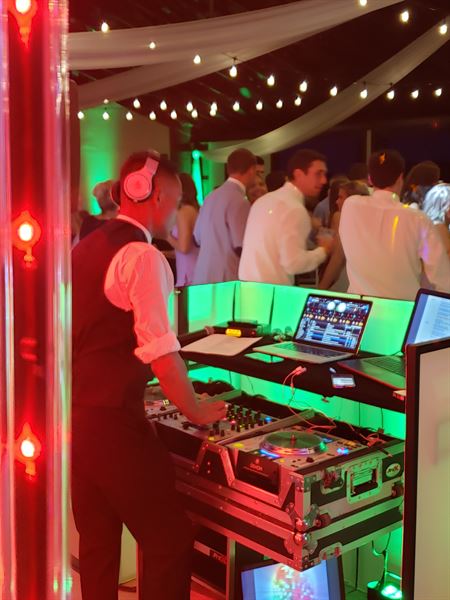 Starr Weddings & Entertainment