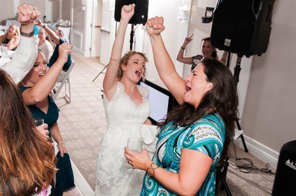 Complete weddings + events - DJ