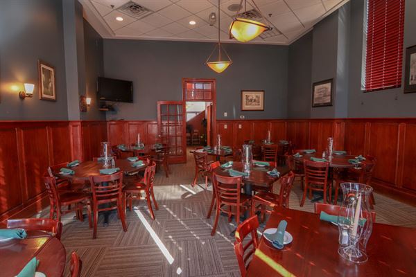 Howlett's Restaurant and Tavern