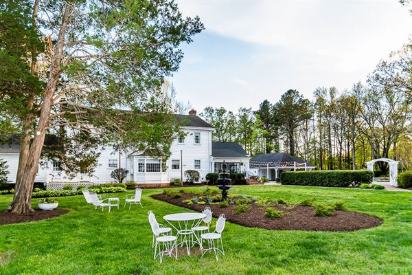 The Virginia Cliffe Inn