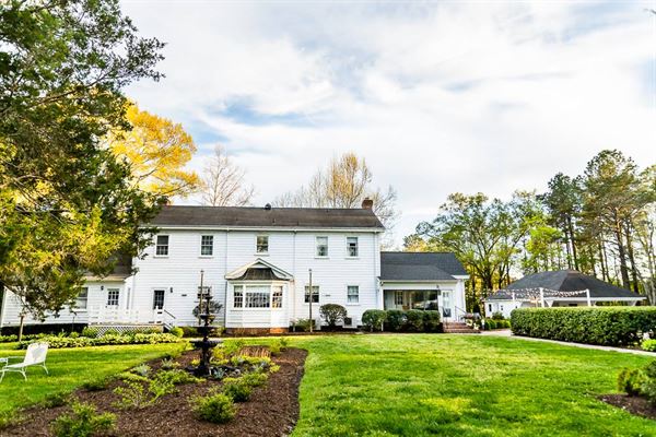 The Virginia Cliffe Inn