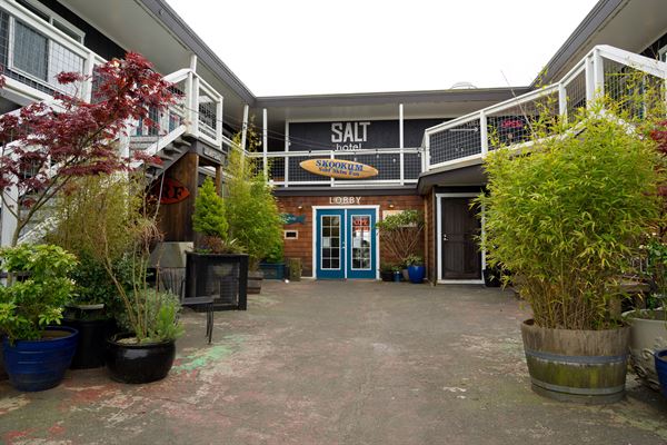 Salt Hotel & Pub