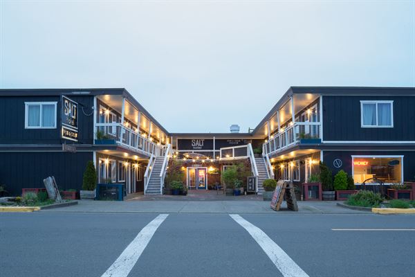 Salt Hotel & Pub