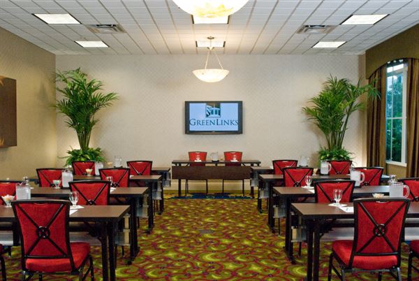 GreenLinks Golf Villas At Lely Resort