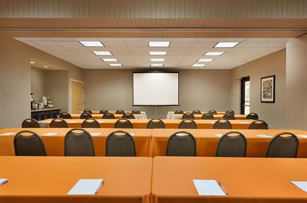 Hampton Inn & Suites Largo