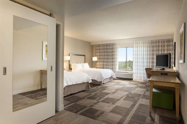 Hampton Inn & Suites Largo