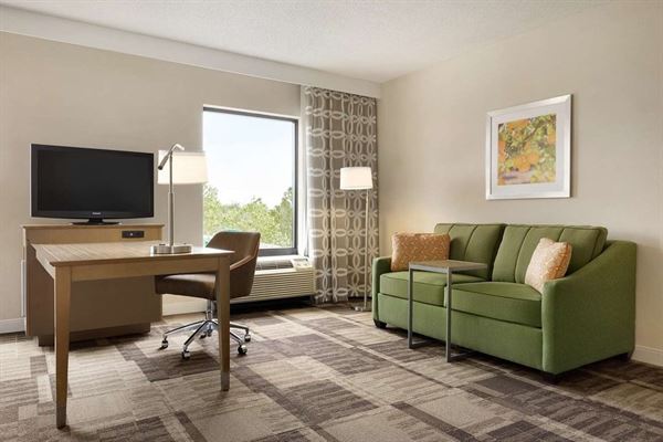 Hampton Inn & Suites Largo