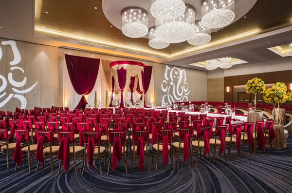 Renaissance Schaumburg Convention Center Hotel