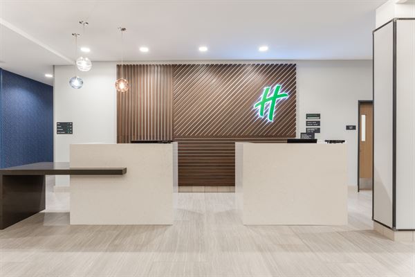 Holiday Inn & Suites/Bien Venu Event Center