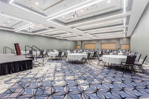 Holiday Inn & Suites/Bien Venu Event Center