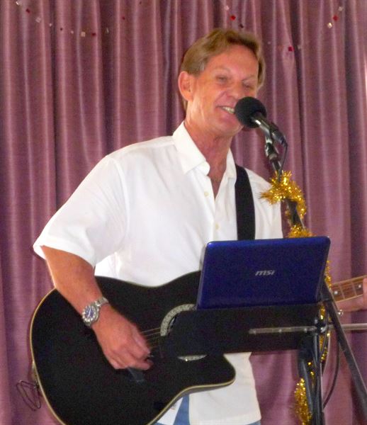 Chris Bates- One Man Band