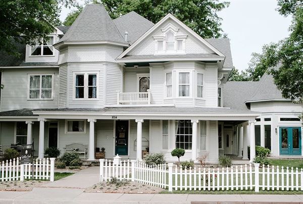 Willow Creek Mansion