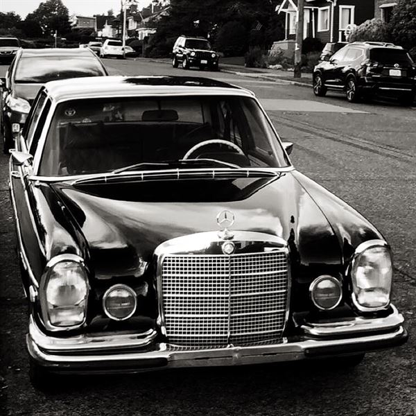 Luxury Limos & Tours