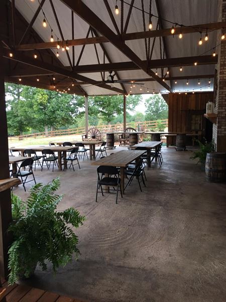 Hollow Oak Event Barn