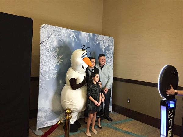 WAUKEGAN IL AAA DIAL A DJ Chicagoland PHOTO BOOTHS & expert Karaoke Service